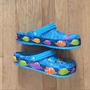 light up fish crocs